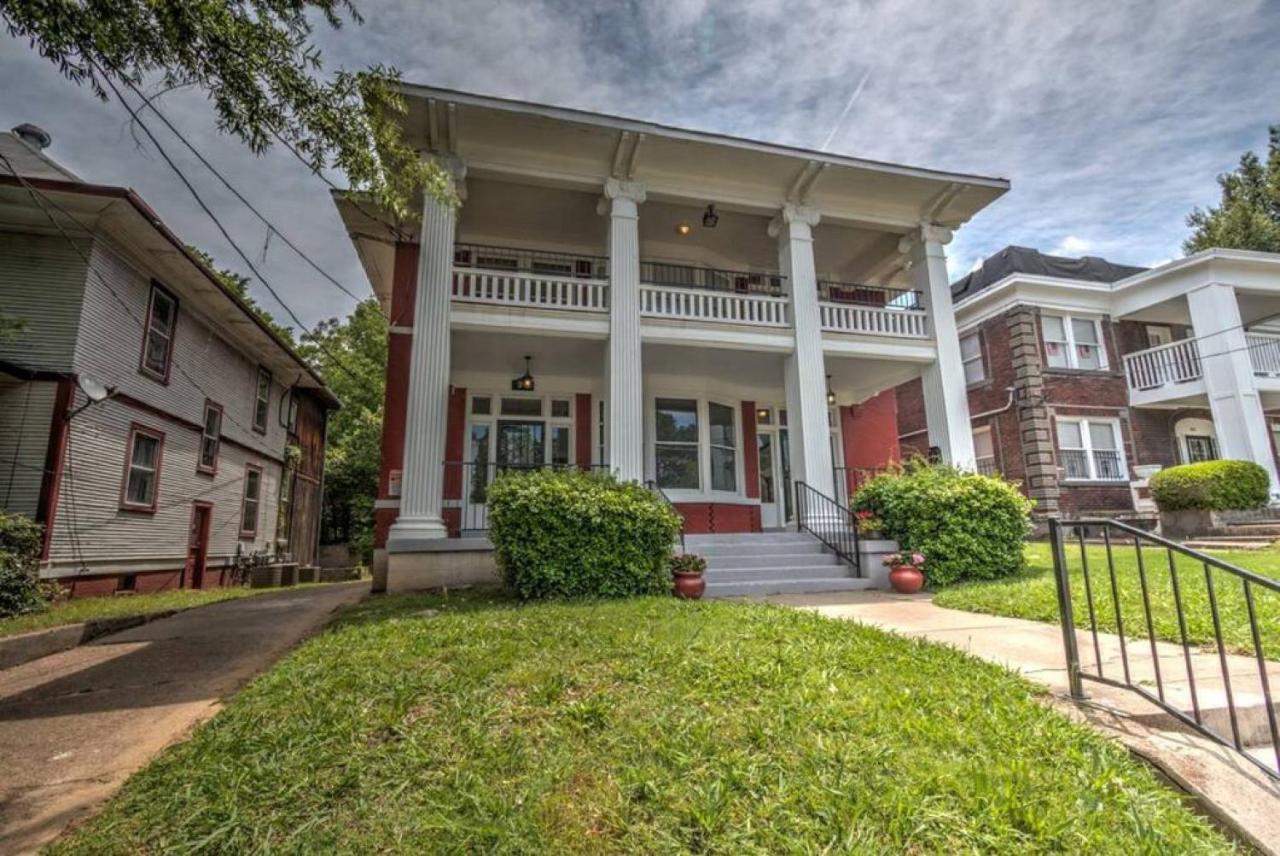 Elegant Colonial With Lovely Details And Character Memphis Exterior photo